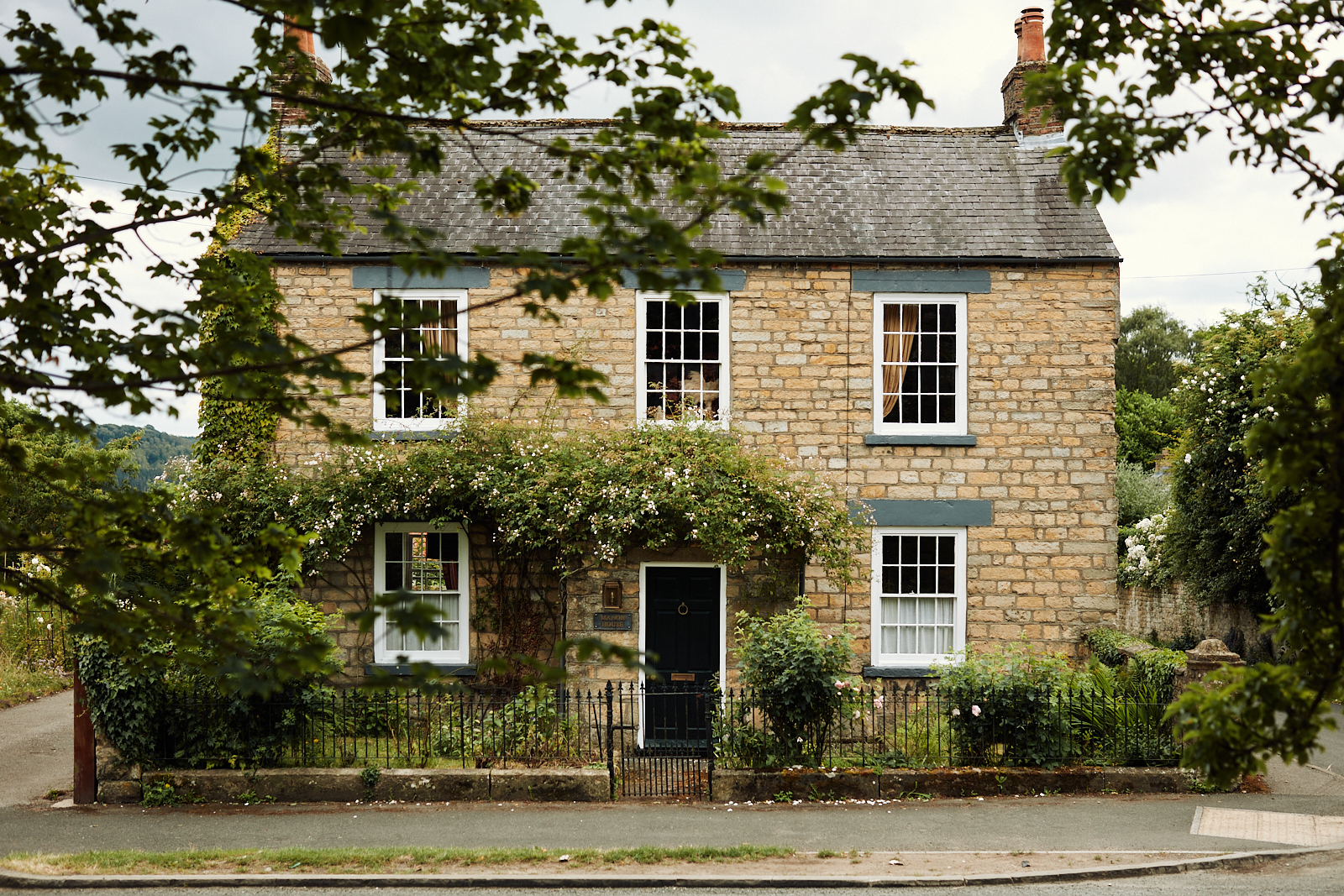Manor House - Image 2